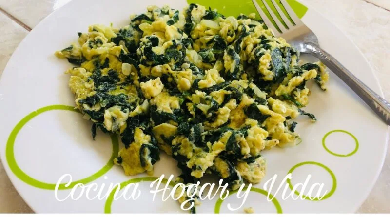 receta de espinacas con huevo